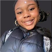 Ich bin Habibat, 9. Klasse, und gebe Mathe-Nachhilfe für Klassen 1 bis 6. Ich helfe, Mathe besser zu verstehen!